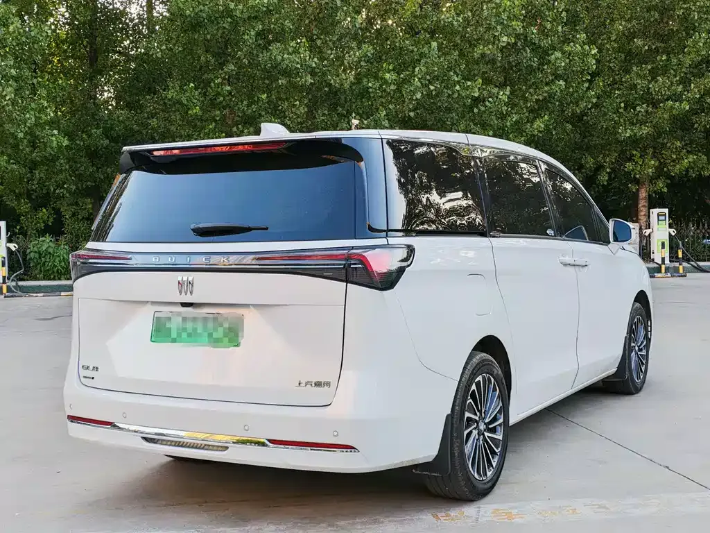 Buick GL8 Hybrid — фото 10