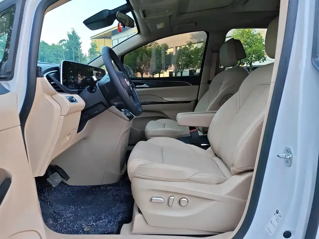 Buick GL8 Hybrid — фото 5