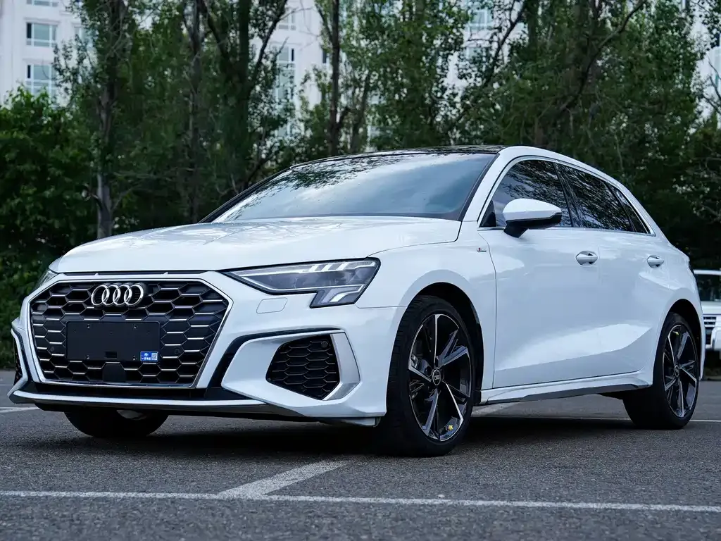 Audi A3 — фото 1