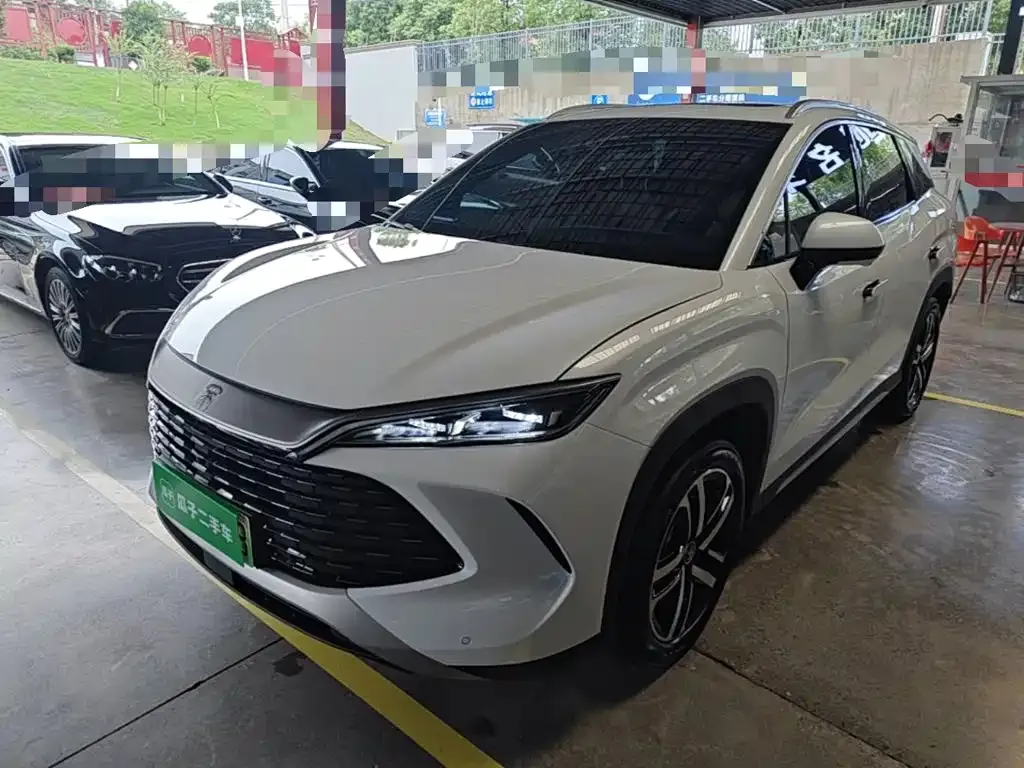BYD L DM-i — фото 1