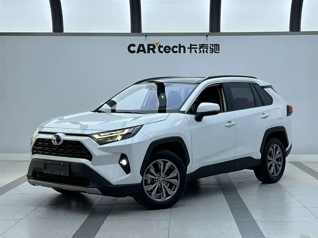 Toyota RAV4 — фото 1