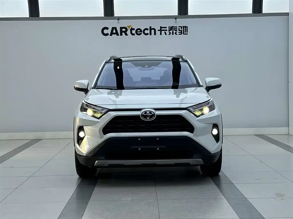 Toyota RAV4 — фото 5
