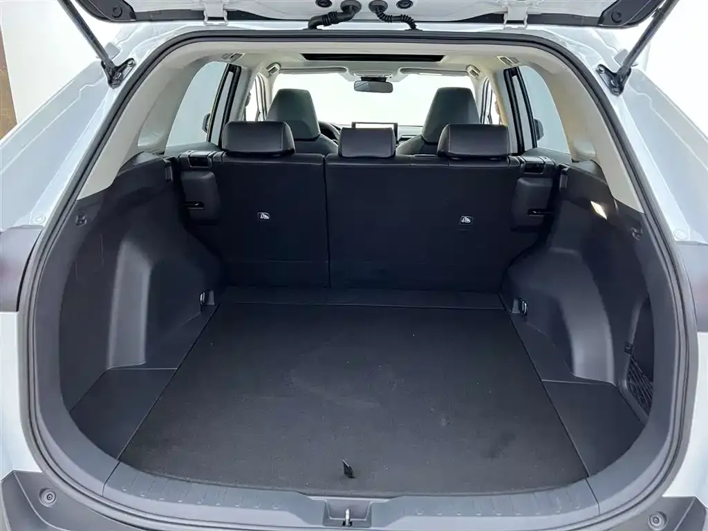 Toyota RAV4 — фото 4