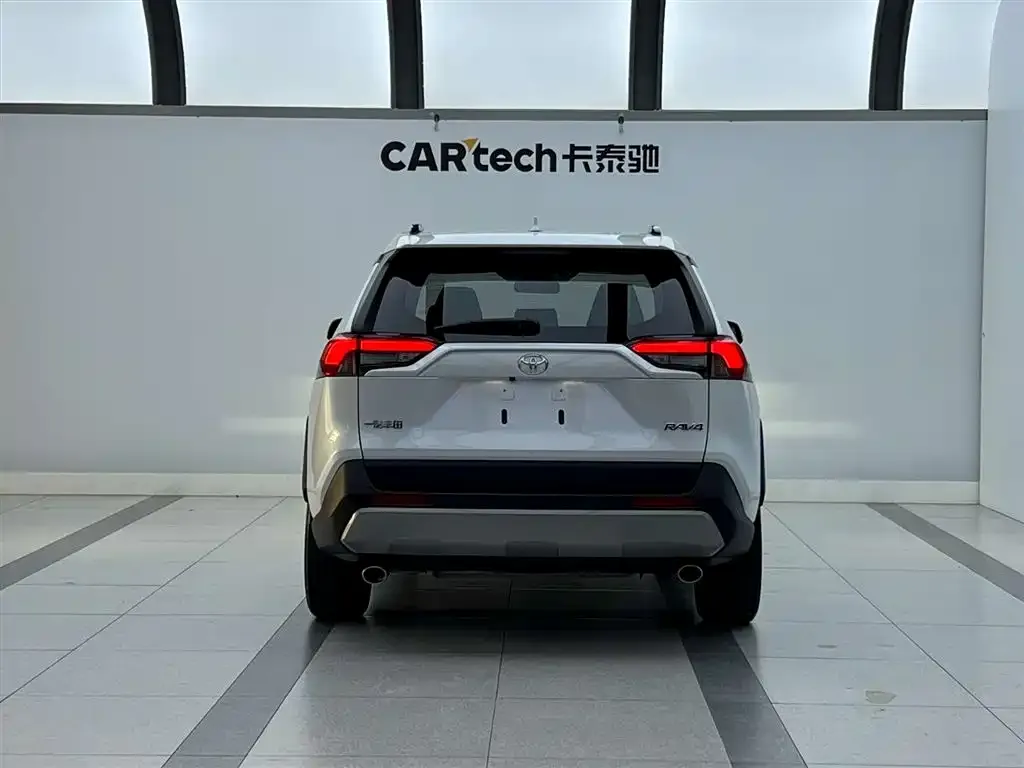Toyota RAV4 — фото 2