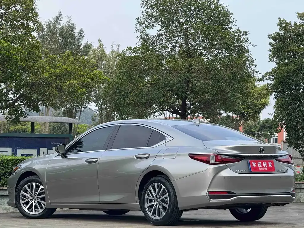 Lexus ES — фото 8