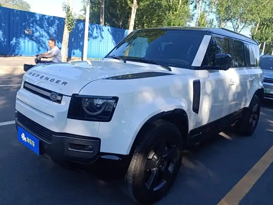 Land Rover Defender — фото 1