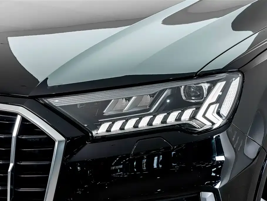 Audi Q7 — фото 6