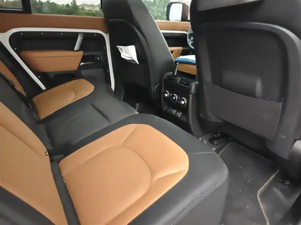 Land Rover Defender — фото 9