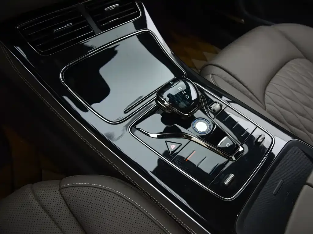 BYD Han — фото 5