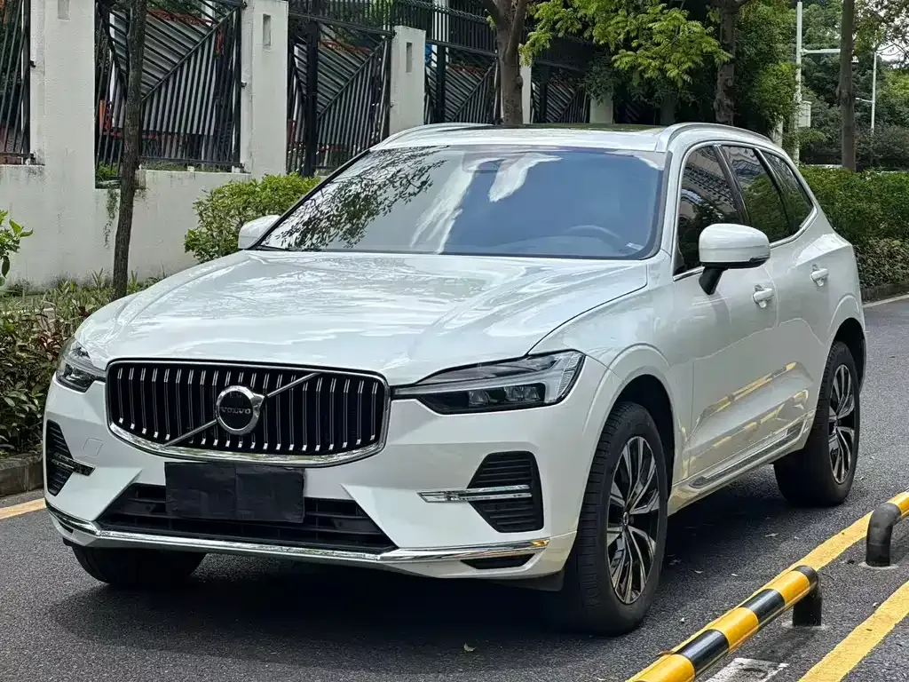 Volvo XC60 — фото 1