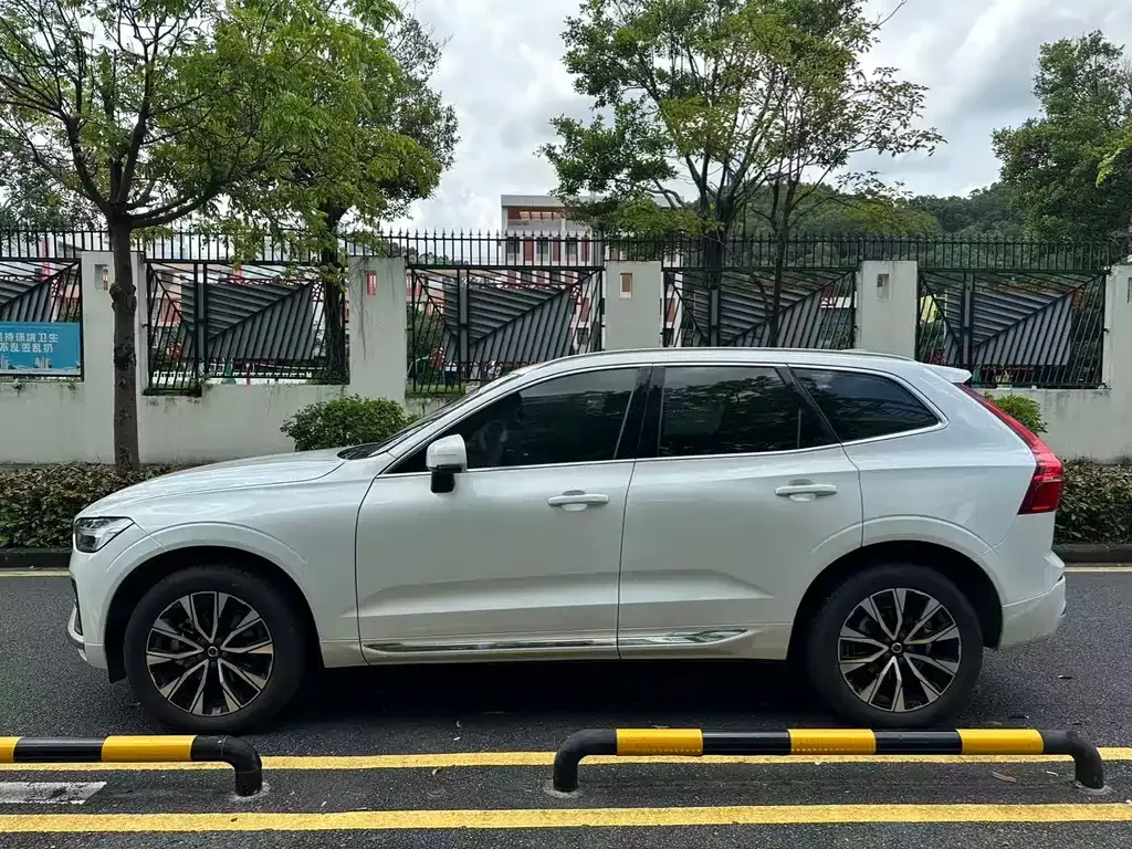 Volvo XC60 — фото 9