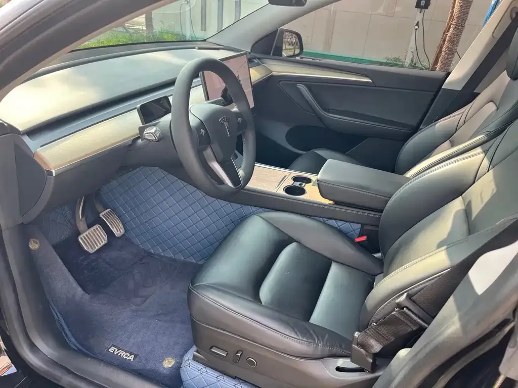 Tesla Model Y — фото 6