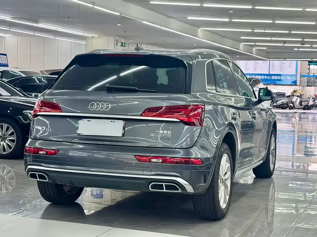 Audi Q5L — фото 10