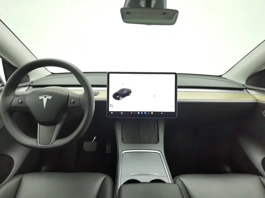 Tesla Model Y — фото 8