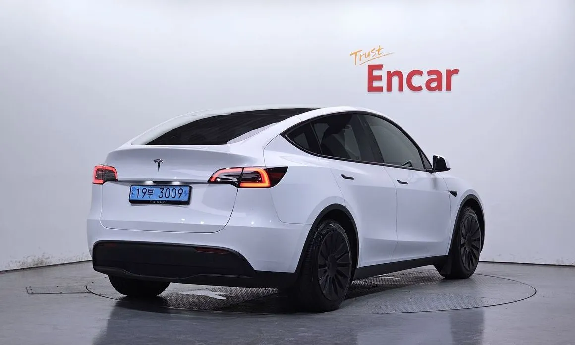 Tesla Model Y — фото 4
