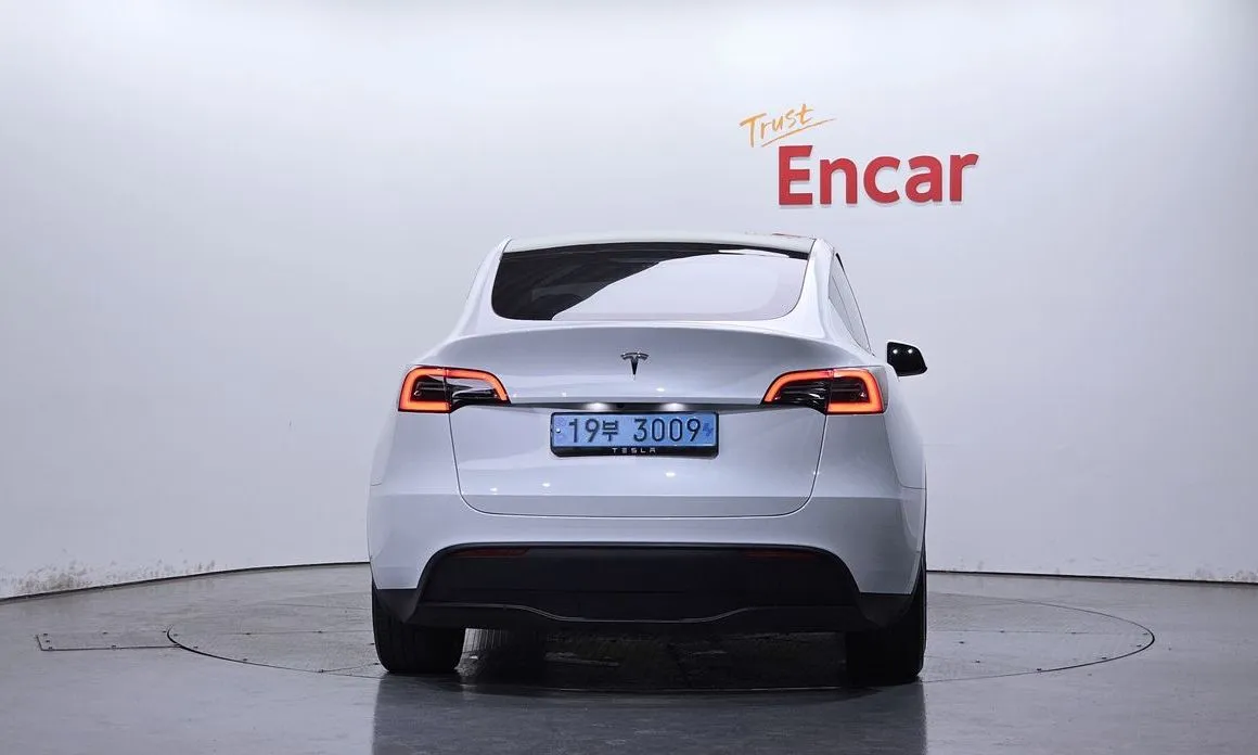 Tesla Model Y — фото 6