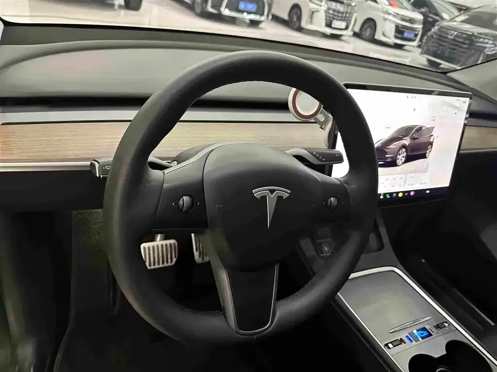 Tesla Model Y — фото 4