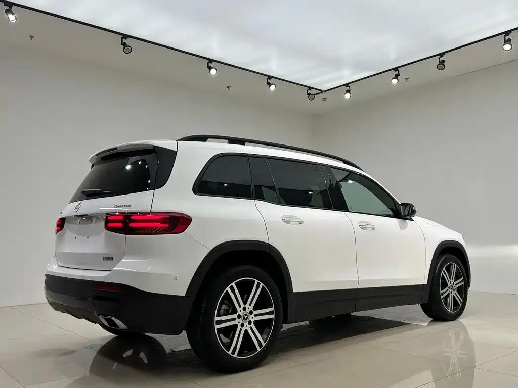 Mercedes-Benz GLB — фото 10
