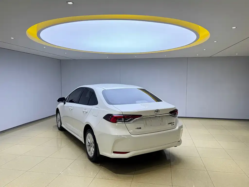Toyota Corolla — фото 3