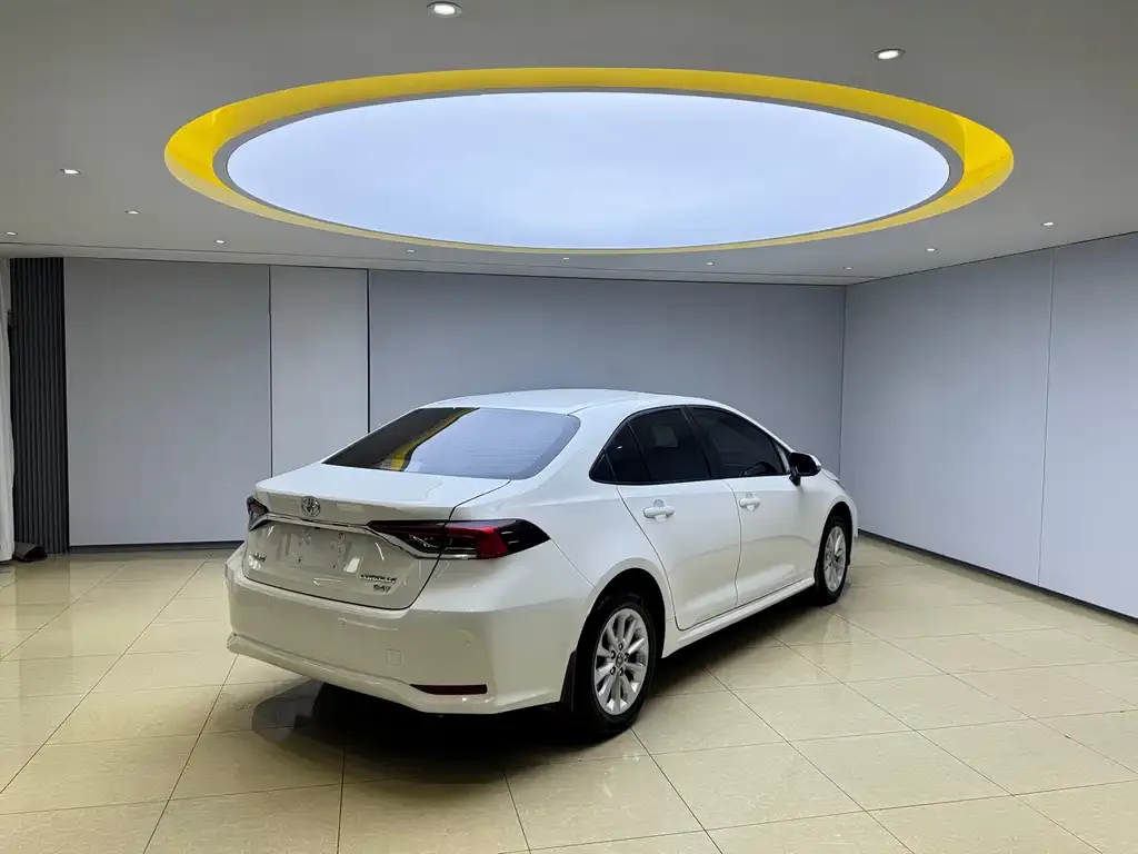 Toyota Corolla — фото 10