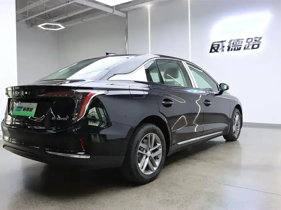 Hongqi E-QM5 — фото 10