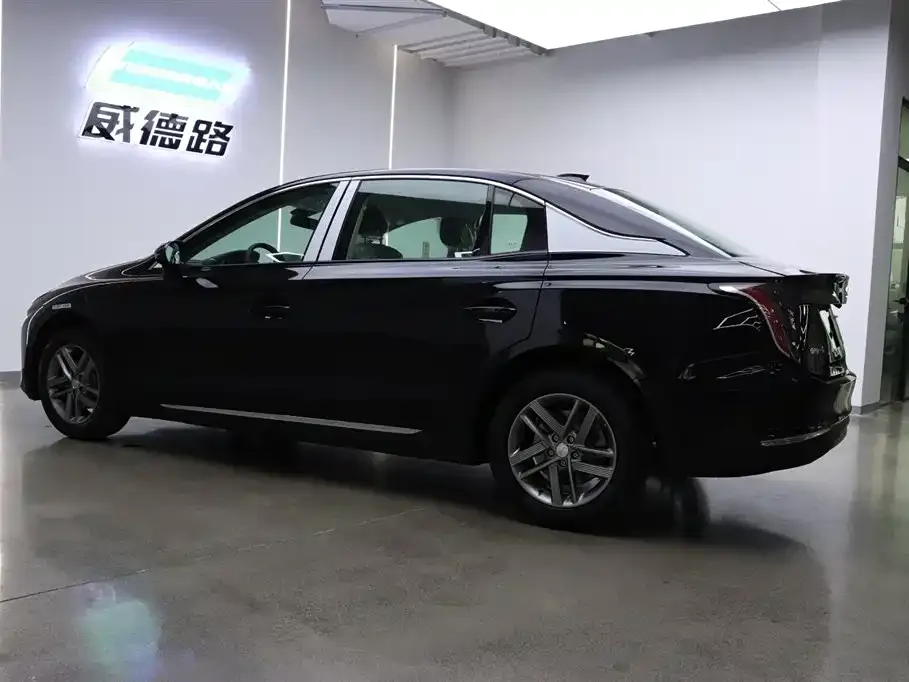 Hongqi E-QM5 — фото 2