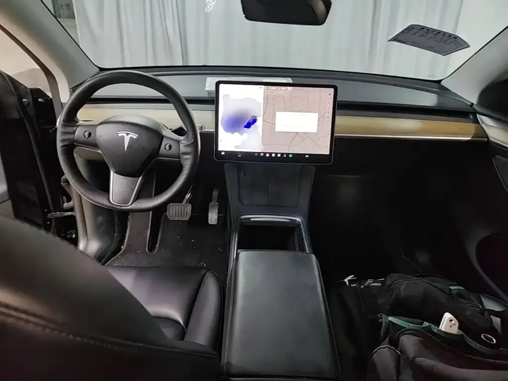 Tesla Model Y — фото 8