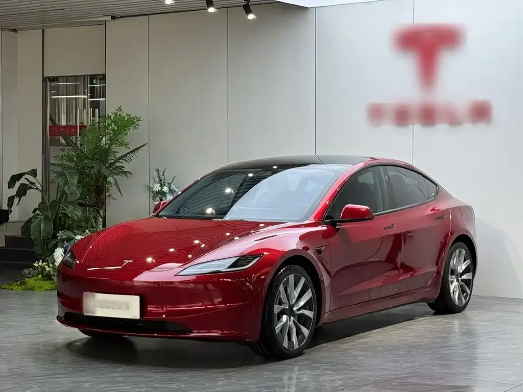 Tesla Model 3 — фото 1