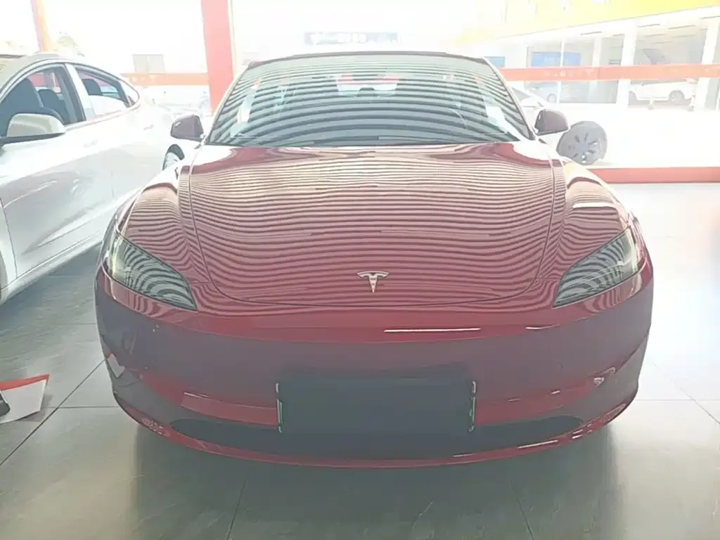 Tesla Model 3 — фото 4