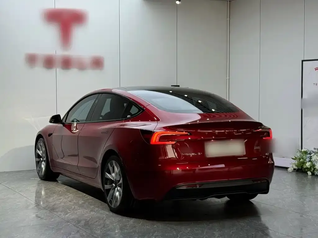Tesla Model 3 — фото 2