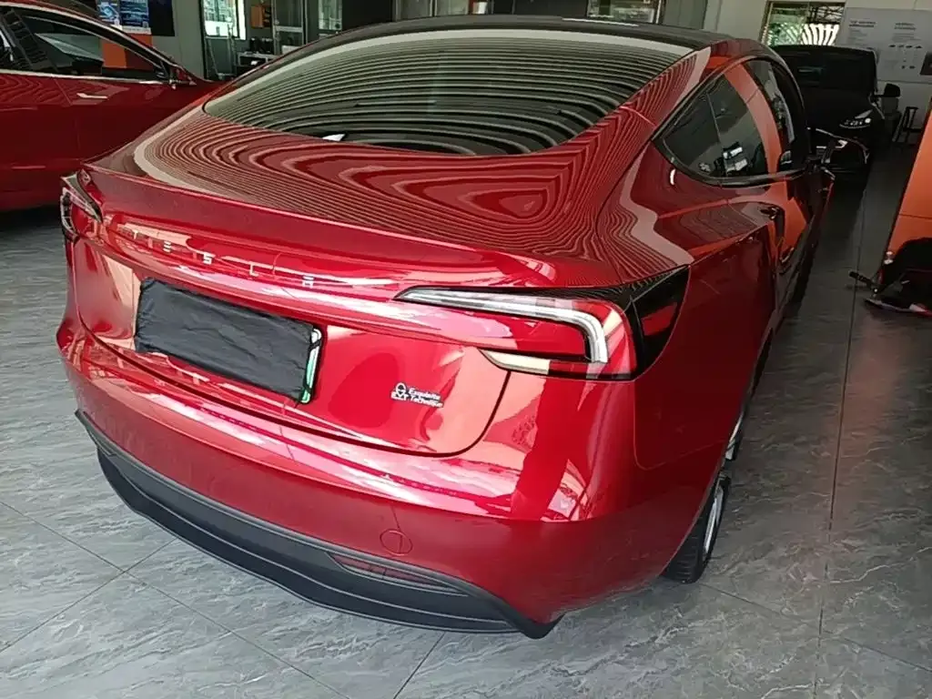 Tesla Model 3 — фото 8