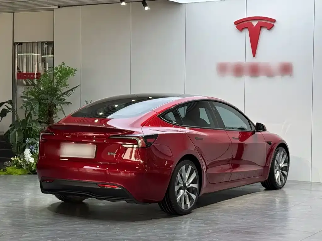 Tesla Model 3 — фото 7