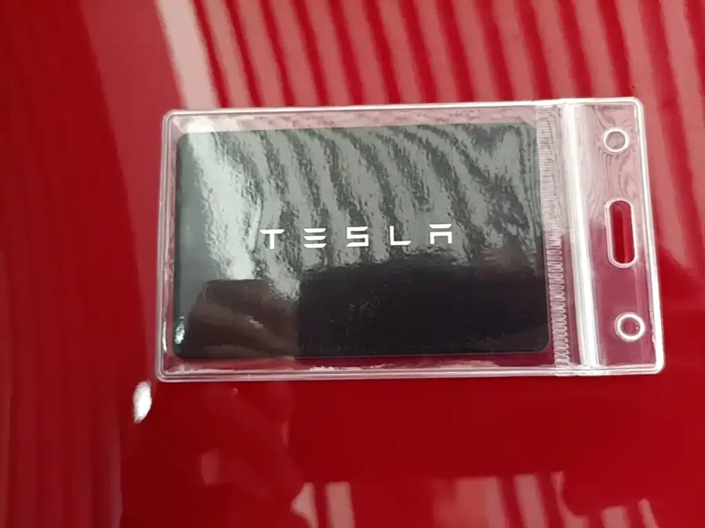 Tesla Model 3 — фото 10