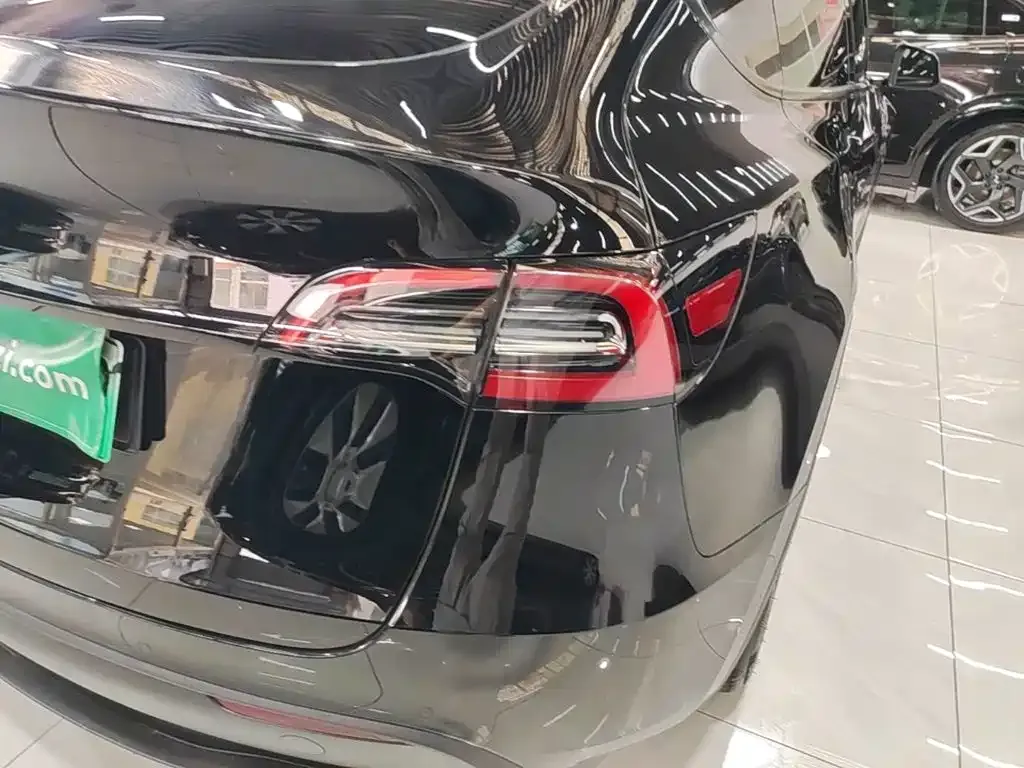Tesla Model Y — фото 8