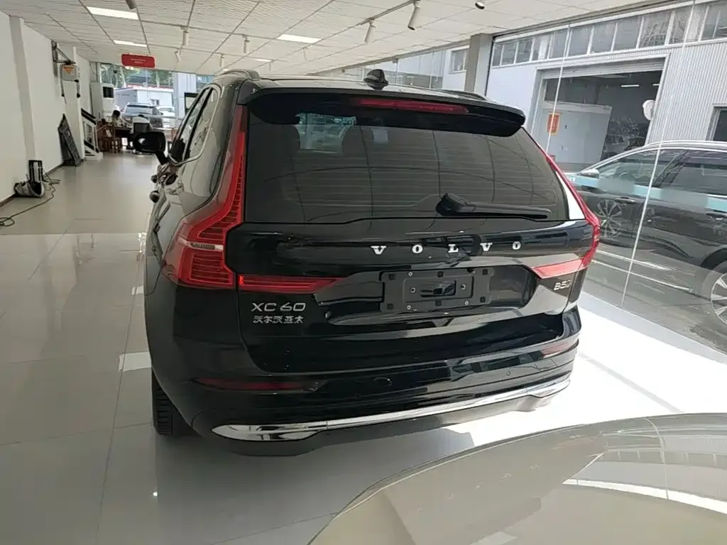 Volvo XC60 — фото 9