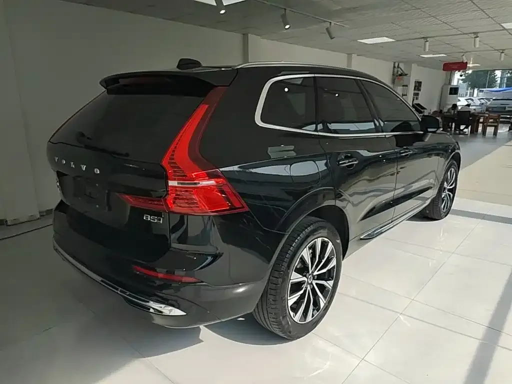 Volvo XC60 — фото 8