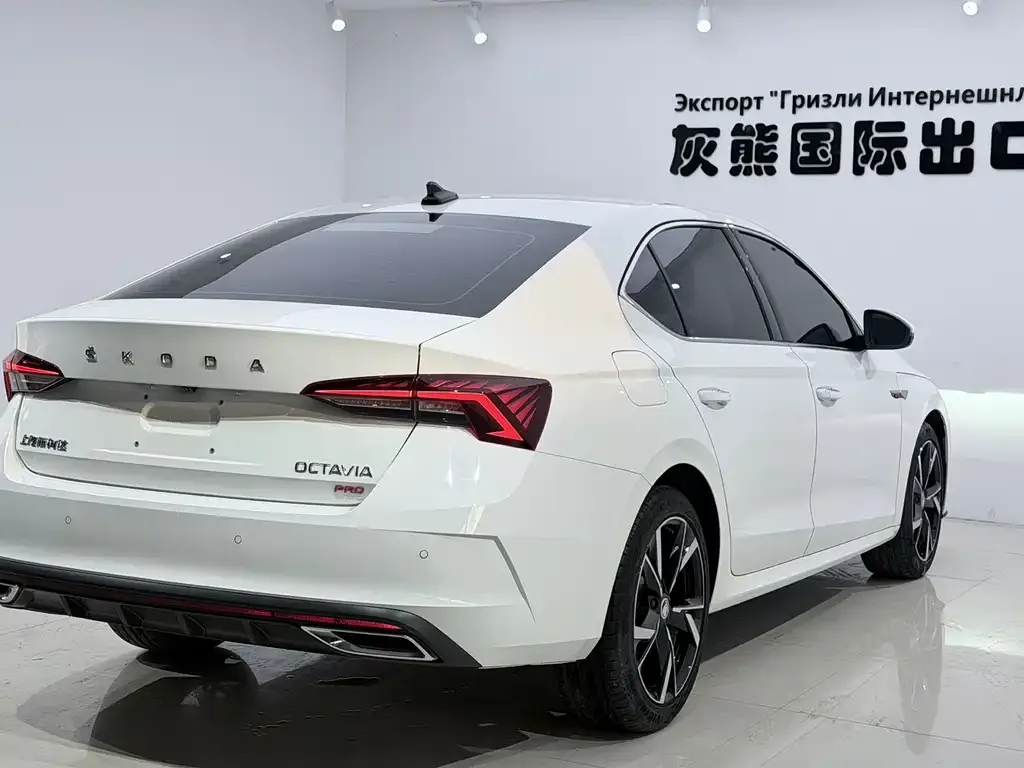 Skoda Octavia — фото 8