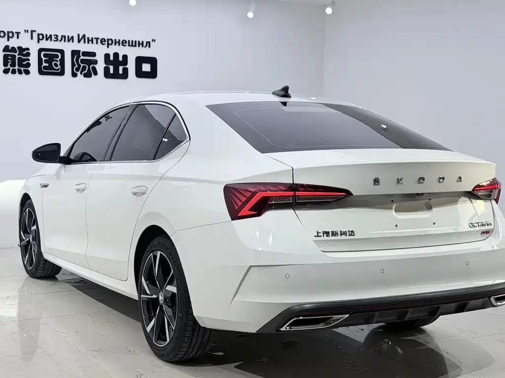 Skoda Octavia — фото 7