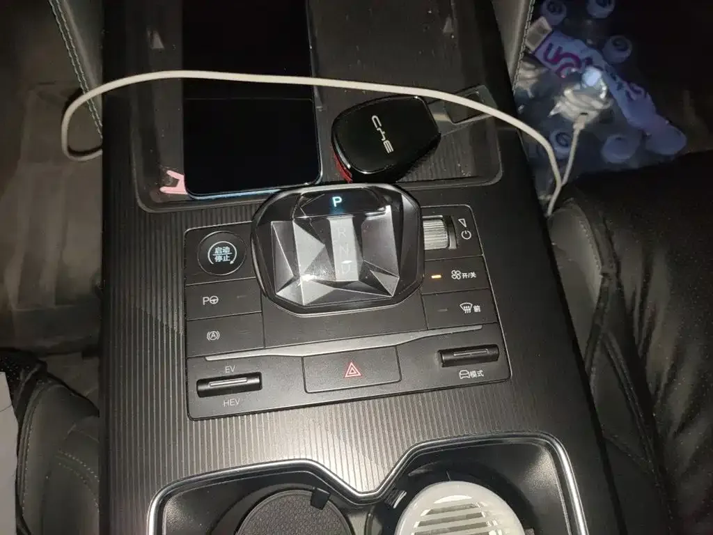 BYD L DM-i — фото 8