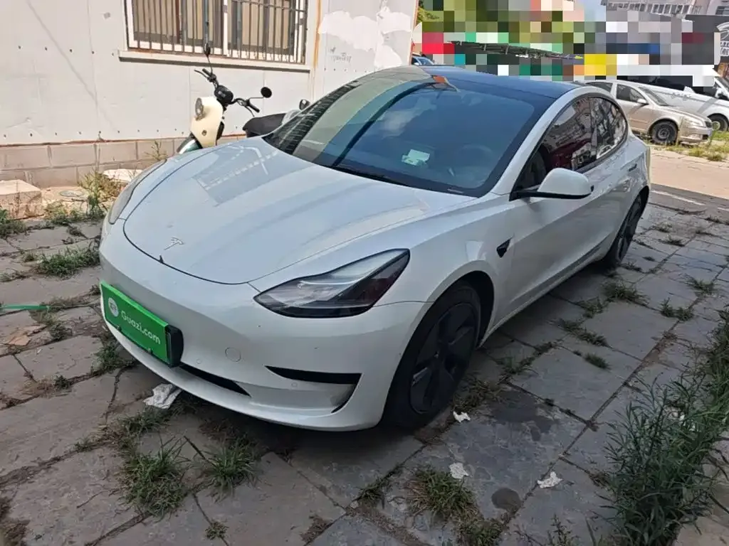 Tesla Model 3 — фото 1