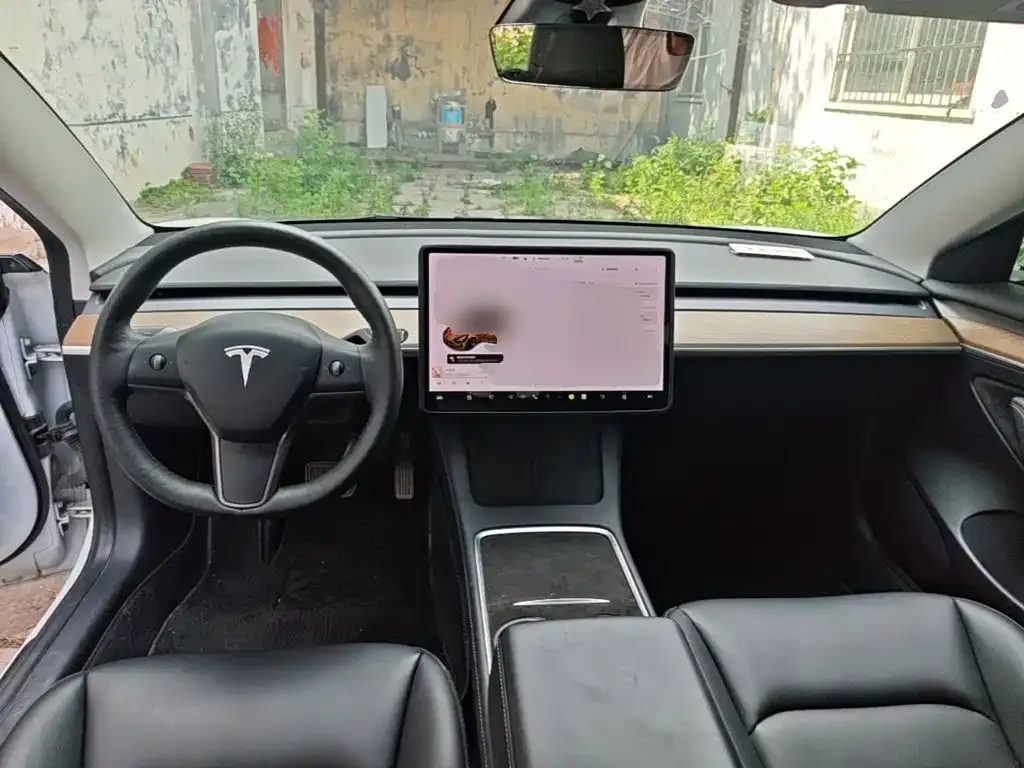 Tesla Model 3 — фото 10
