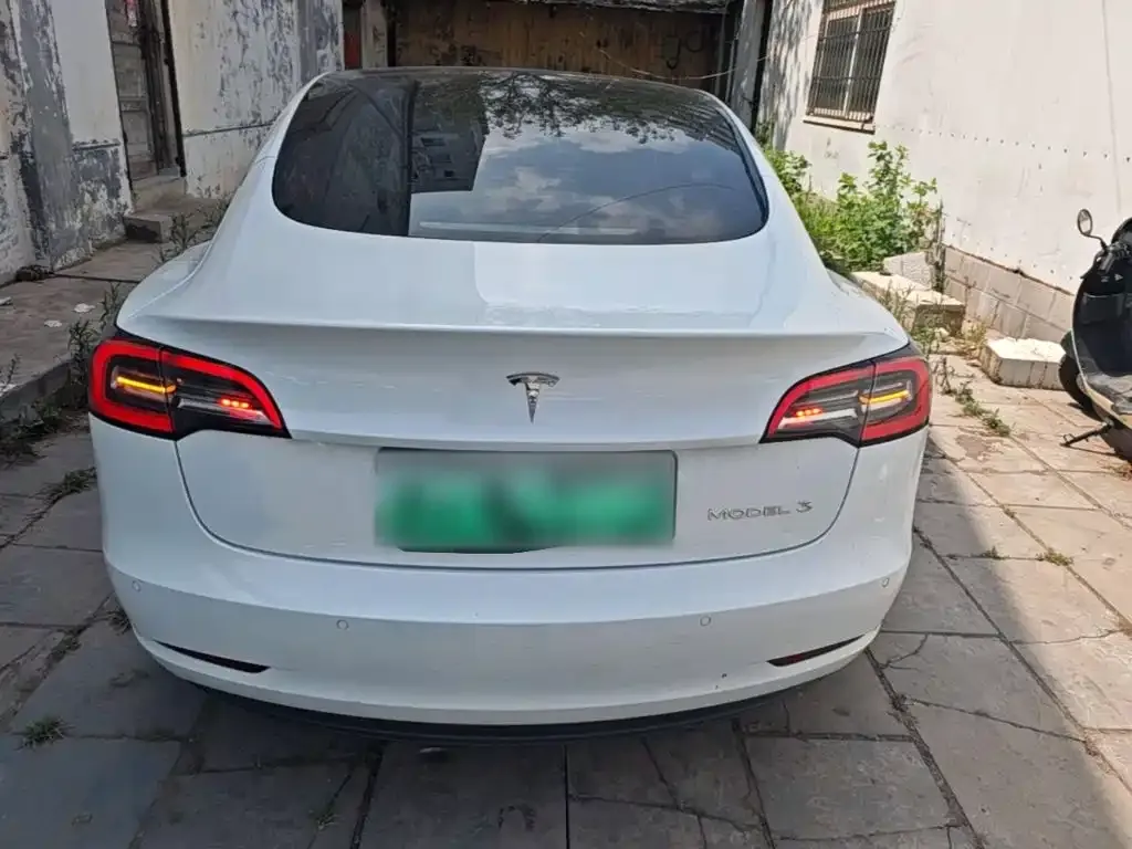 Tesla Model 3 — фото 8
