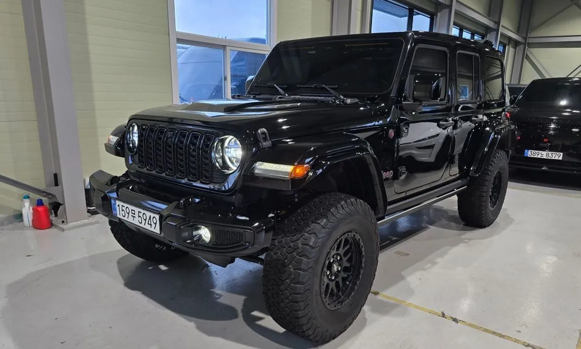 Jeep Wrangler — фото 1