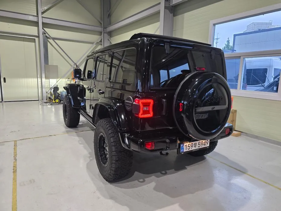 Jeep Wrangler — фото 10