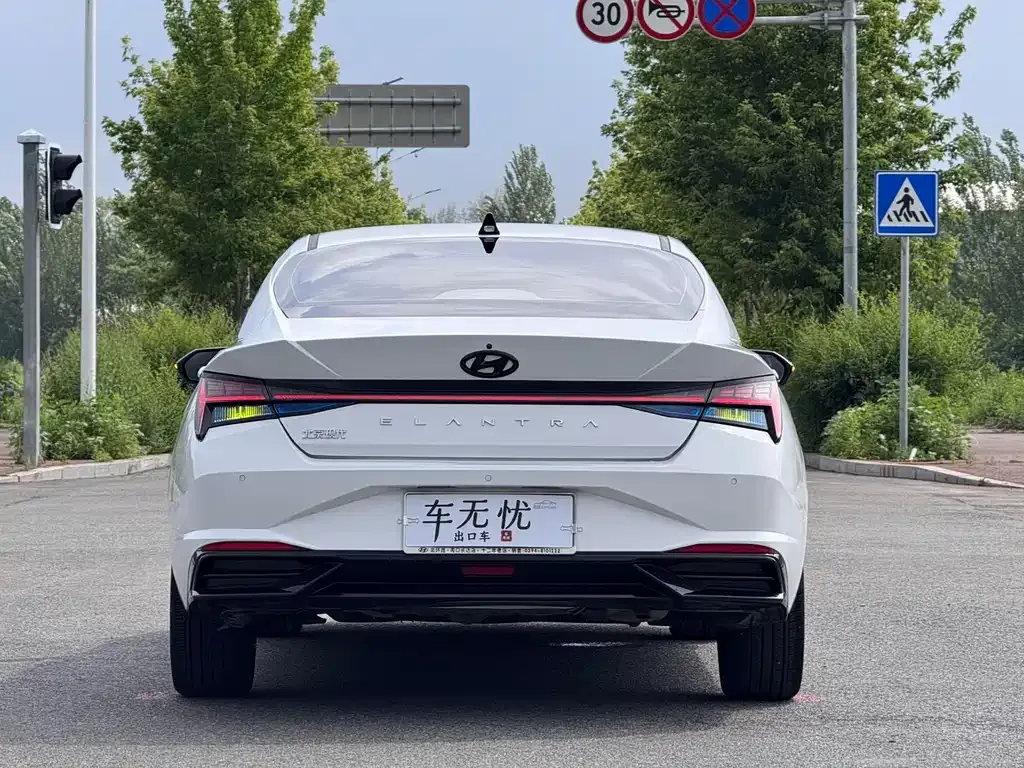 Hyundai Elantra — фото 10