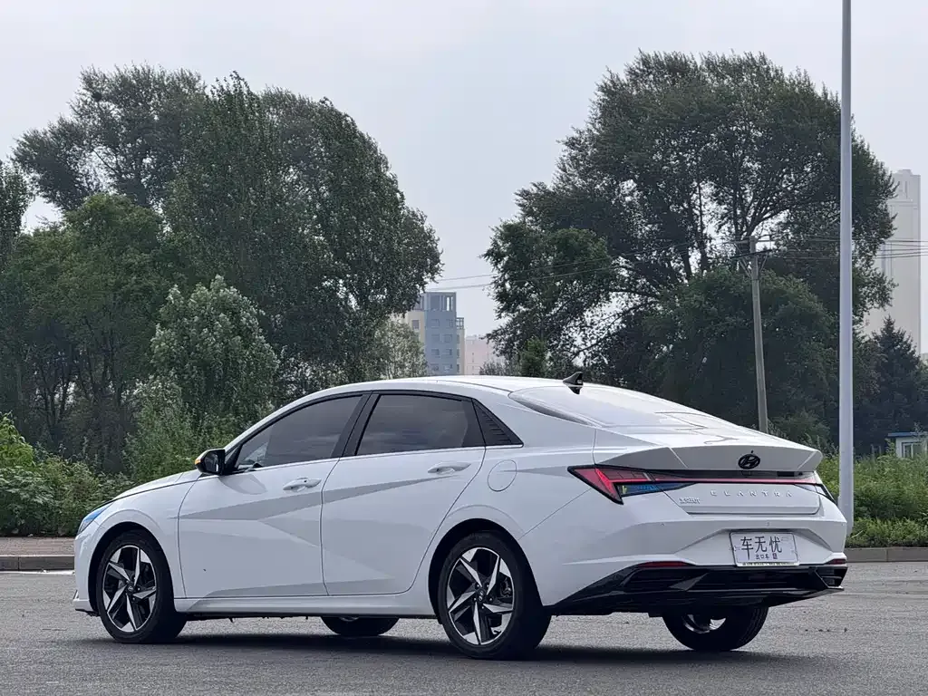 Hyundai Elantra — фото 9