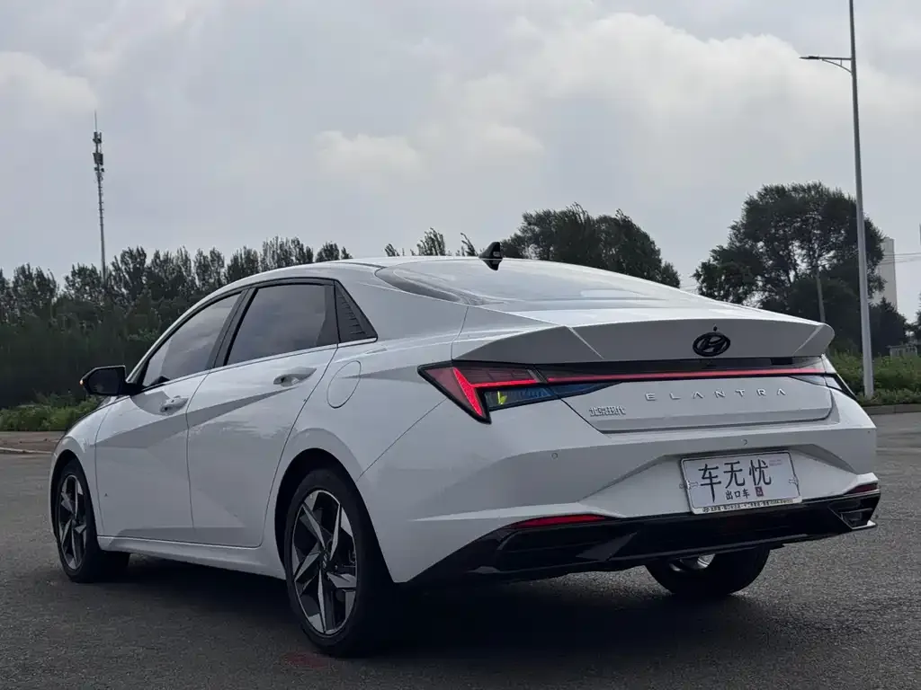 Hyundai Elantra — фото 2