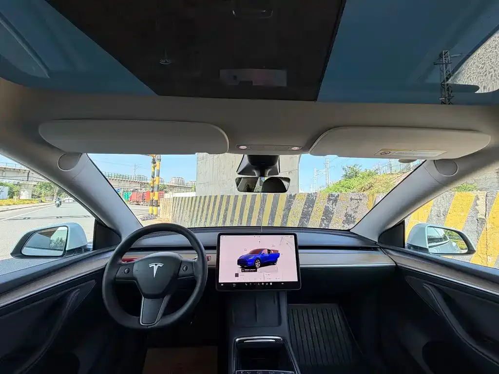 Tesla Model Y — фото 2