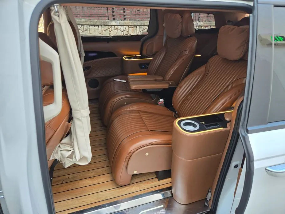 Kia Carnival 2023 из KR, фото 2