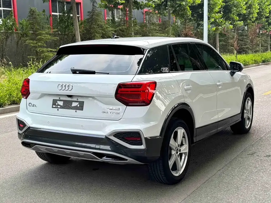 Audi Q2L — фото 5